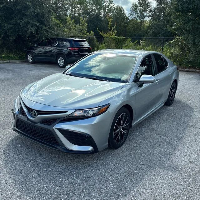 2021 Toyota Camry SE FWD photo