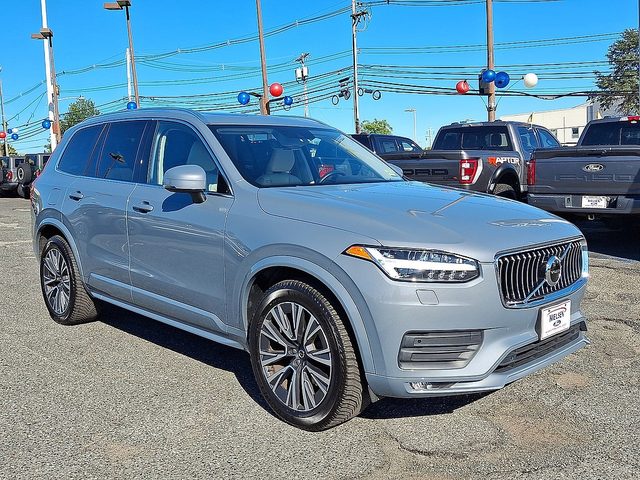 2022 Volvo XC90 Momentum AWD photo