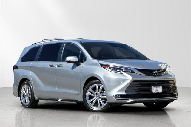 2021 Toyota Sienna Platinum FWD photo