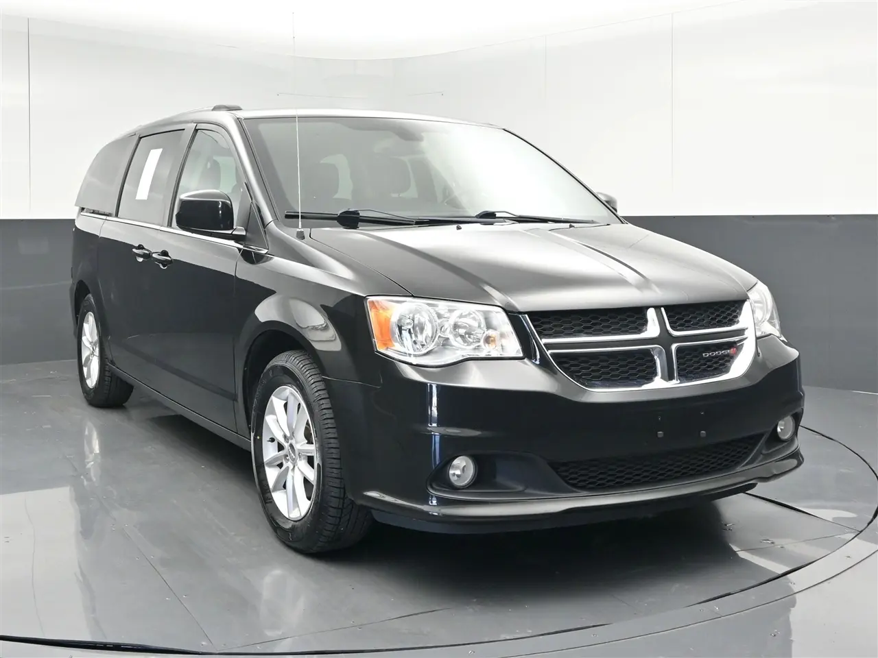 2019 Dodge Grand Caravan SXT FWD photo