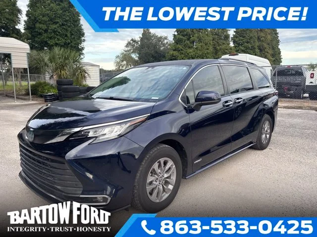 2021 Toyota Sienna XLE FWD photo