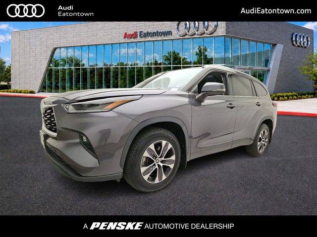 2021 Toyota Highlander XLE AWD photo
