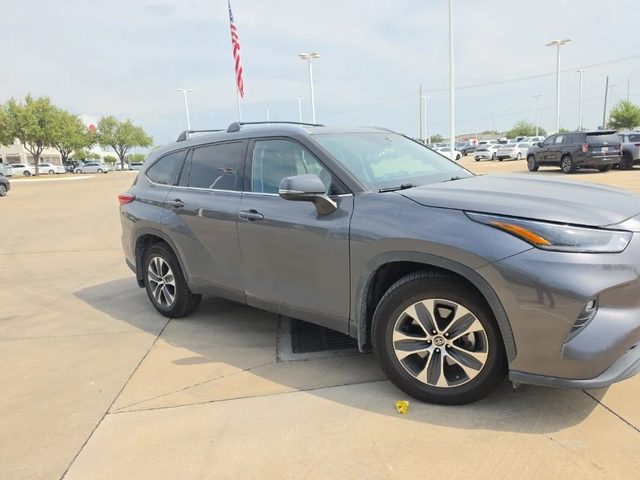 2021 Toyota Highlander XLE AWD photo