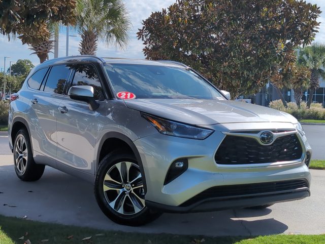2021 Toyota Highlander XLE FWD photo