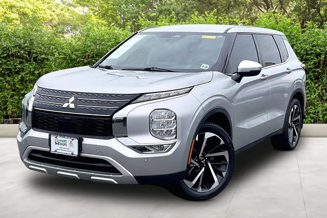 2022 Mitsubishi Outlander SE FWD photo