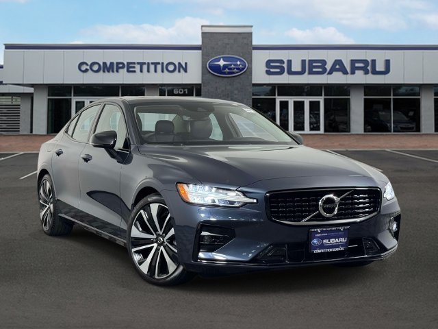2022 Volvo S60 Momentum AWD photo
