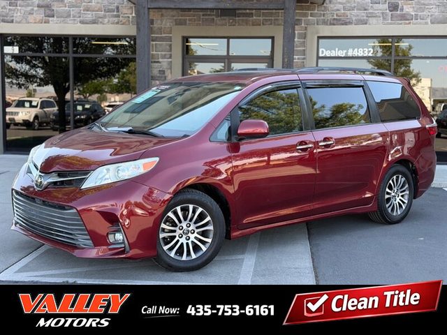 2019 Toyota Sienna XLE FWD photo
