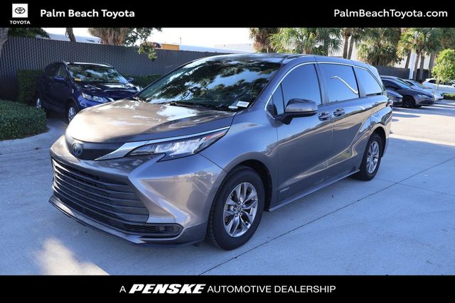 2021 Toyota Sienna LE FWD photo