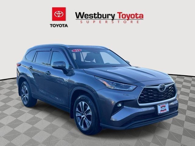 2021 Toyota Highlander XLE AWD photo