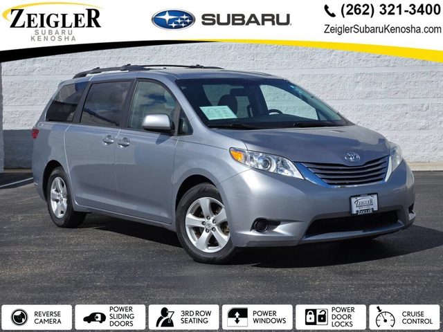 2015 Toyota Sienna LE FWD photo