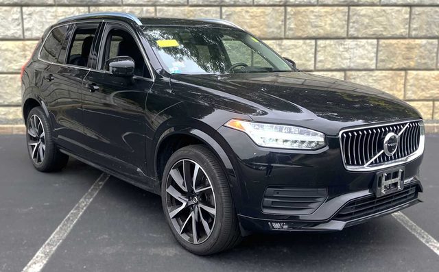 2022 Volvo XC90 Momentum AWD photo