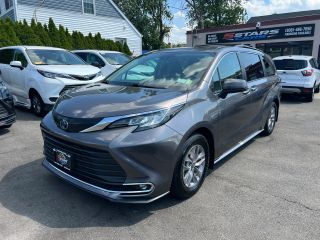 2021 Toyota Sienna XLE FWD photo