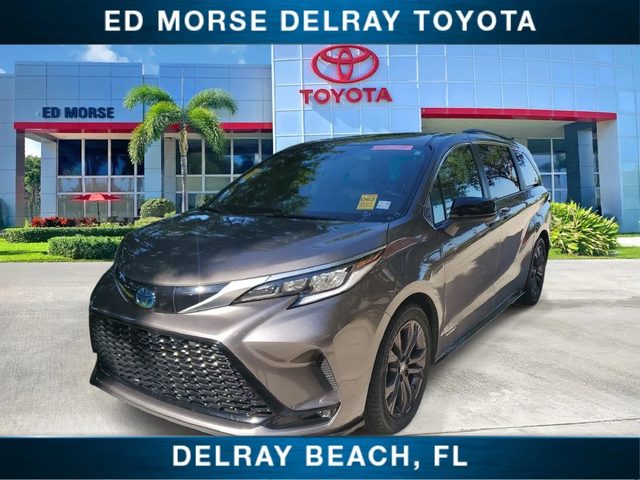 2021 Toyota Sienna XSE FWD photo
