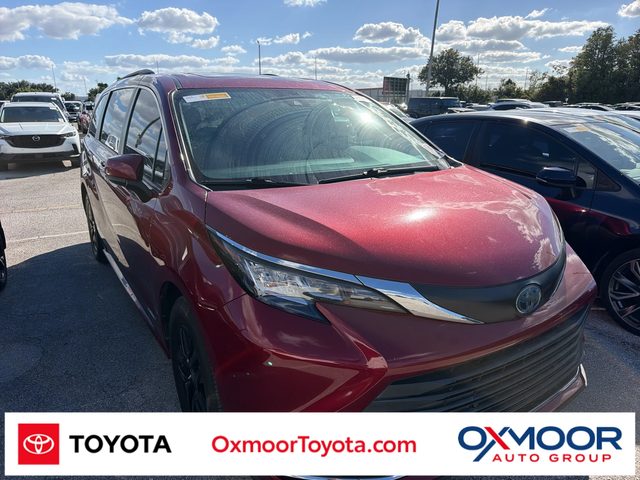 2021 Toyota Sienna XLE FWD photo