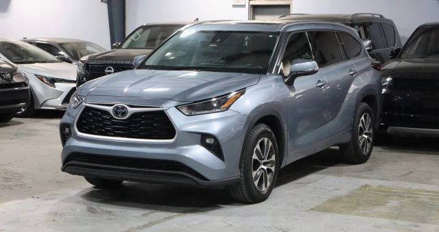 2021 Toyota Highlander XLE FWD photo