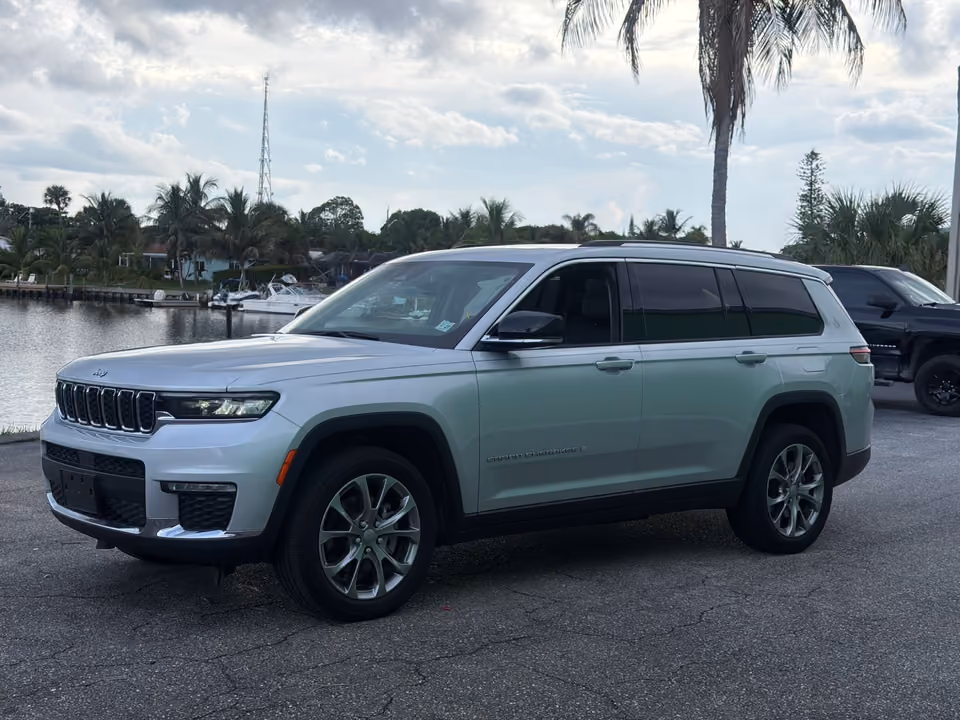 2021 Jeep Grand Cherokee L Limited 4WD photo