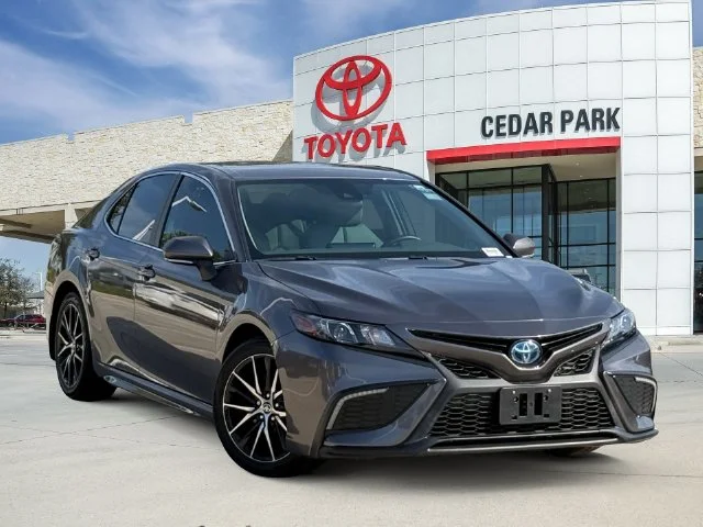 2022 Toyota Camry Hybrid SE FWD photo