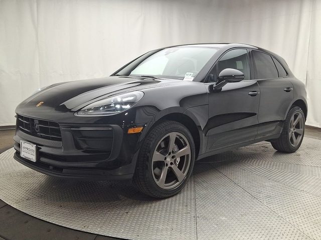 2022 Porsche Macan AWD photo