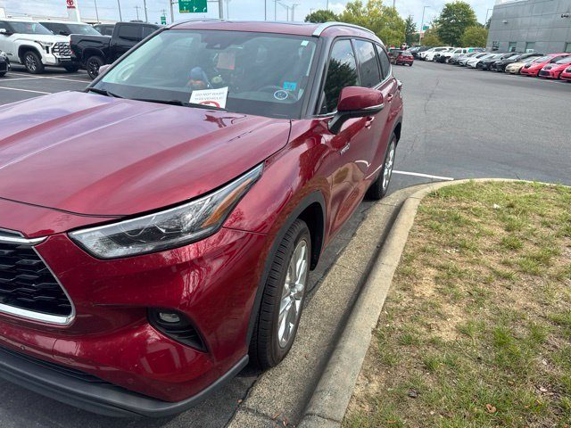 2021 Toyota Highlander Hybrid Limited FWD photo