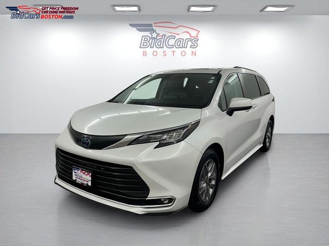 2022 Toyota Sienna XLE FWD photo