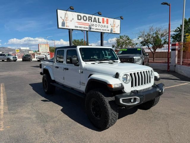 2021 Jeep Gladiator Overland 4WD photo
