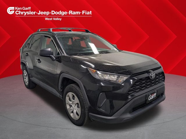 2021 Toyota RAV4 LE FWD photo