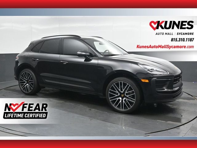 2022 Porsche Macan AWD photo