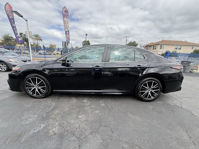 2022 Toyota Camry SE FWD photo