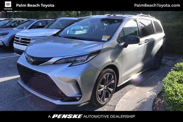 2022 Toyota Sienna XSE FWD photo
