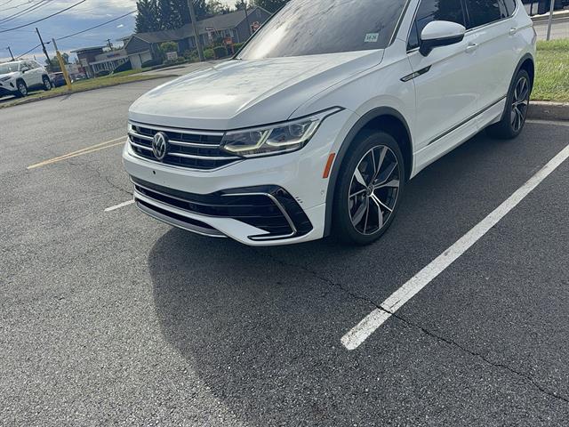 2022 Volkswagen Tiguan SEL R-Line AWD photo