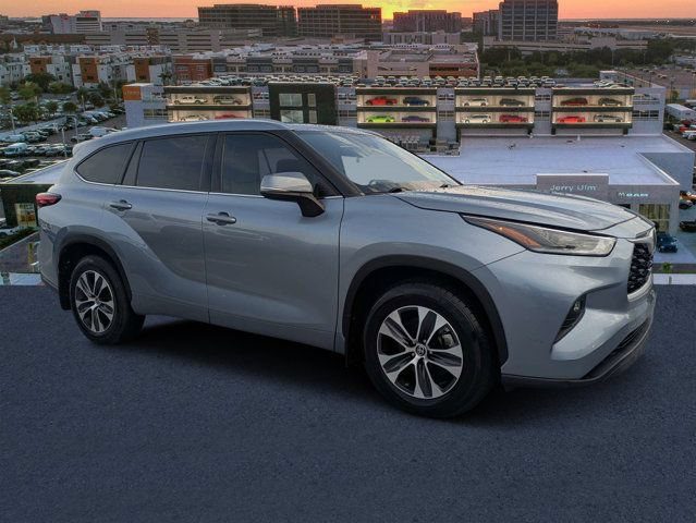 2021 Toyota Highlander XLE AWD photo