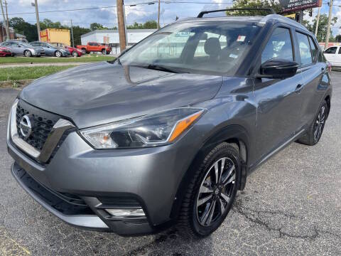 2019 Nissan Kicks SR FWD photo