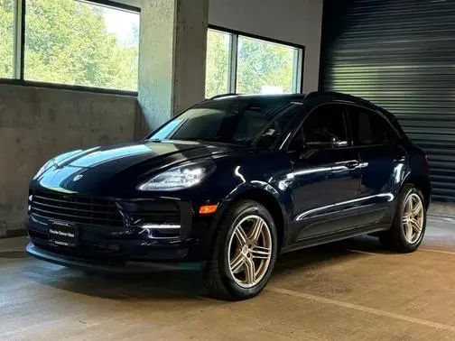 2021 Porsche Macan  AWD photo