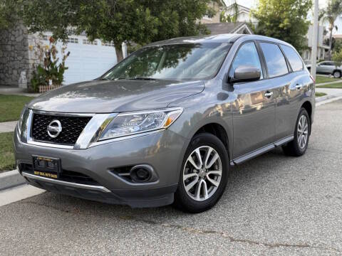 2015 Nissan Pathfinder S FWD photo