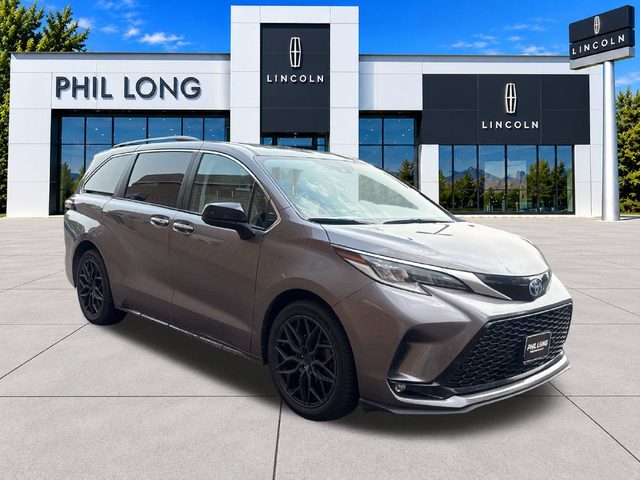 2022 Toyota Sienna XSE FWD photo