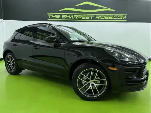 2022 Porsche Macan  AWD photo