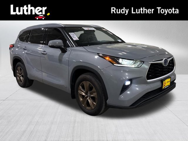 2022 Toyota Highlander Hybrid Bronze Edition AWD photo