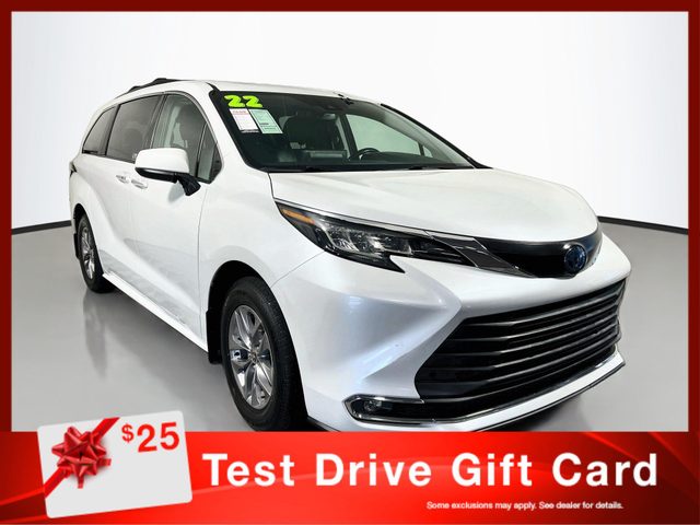 2022 Toyota Sienna XLE FWD photo