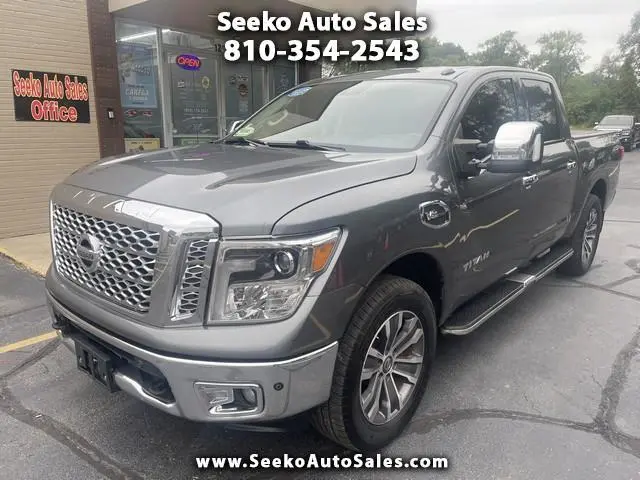 2017 Nissan Titan SL 4WD photo
