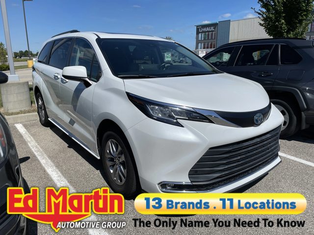 2022 Toyota Sienna XLE FWD photo