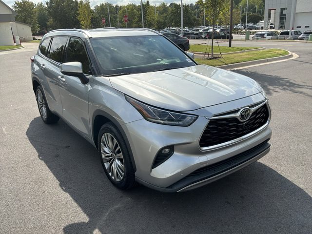2022 Toyota Highlander Platinum FWD photo