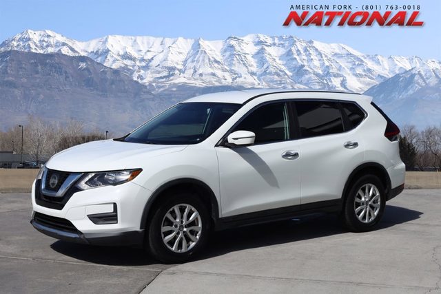 2018 Nissan Rogue SV FWD photo