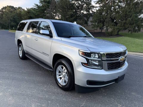 2019 Chevrolet Suburban LT 4WD photo