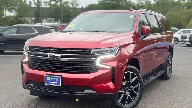 2022 Chevrolet Suburban RST 4WD photo