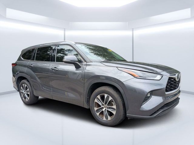 2022 Toyota Highlander XLE FWD photo