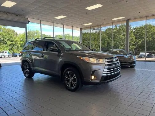2019 Toyota Highlander LE Plus AWD photo