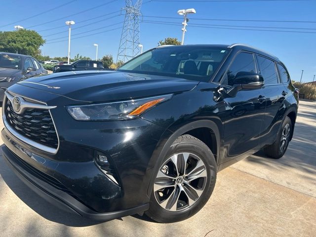 2022 Toyota Highlander XLE FWD photo
