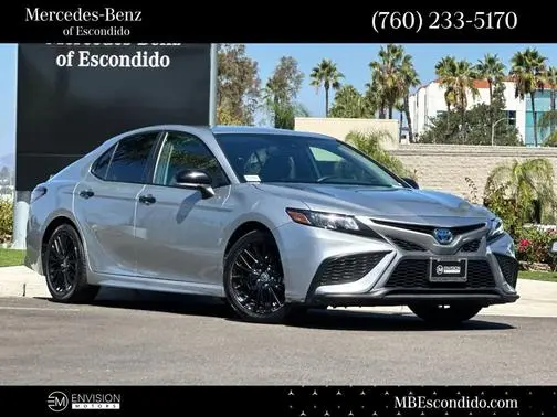 2022 Toyota Camry Hybrid SE FWD photo