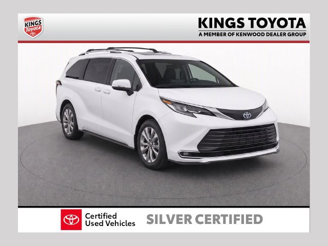 2022 Toyota Sienna Platinum FWD photo