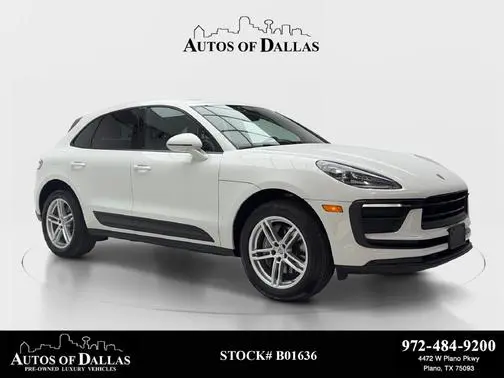 2022 Porsche Macan AWD photo